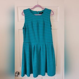Green and black stripe dress w/pockets!